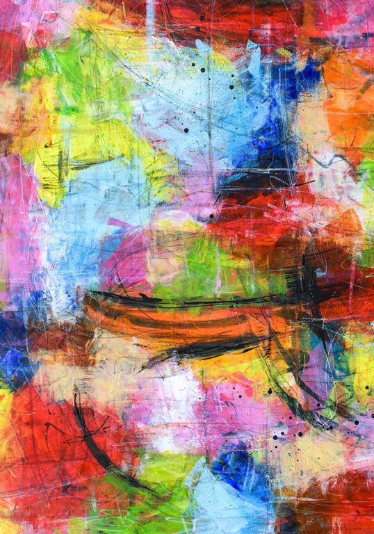 Abstrakt kunst som farveanker i rum med neutrale møbler